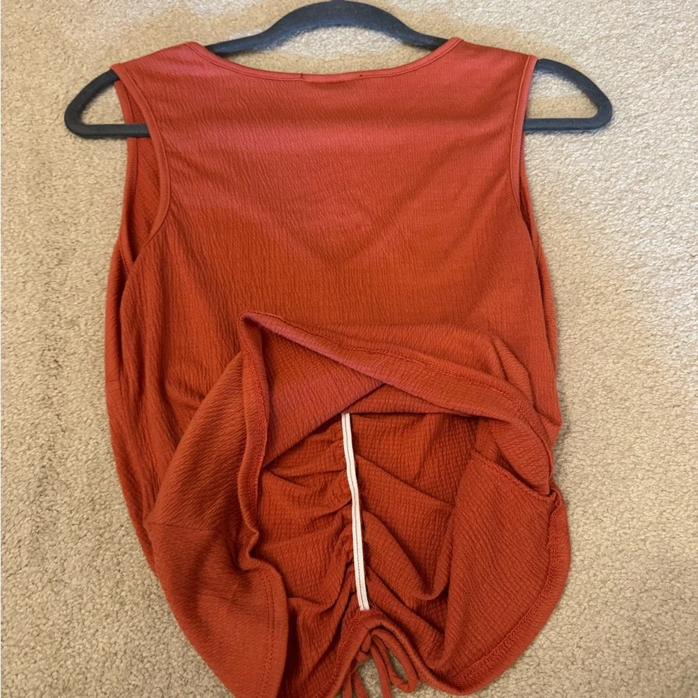B Wear Burnt Orange M Sleeveless Ruched Tank Top - Picture 3 of 6
